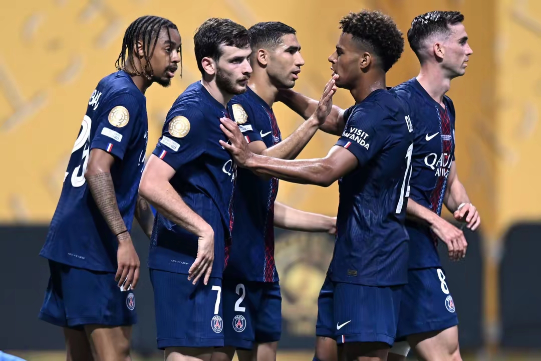 巴黎圣日耳曼击败那不勒斯，保持不败