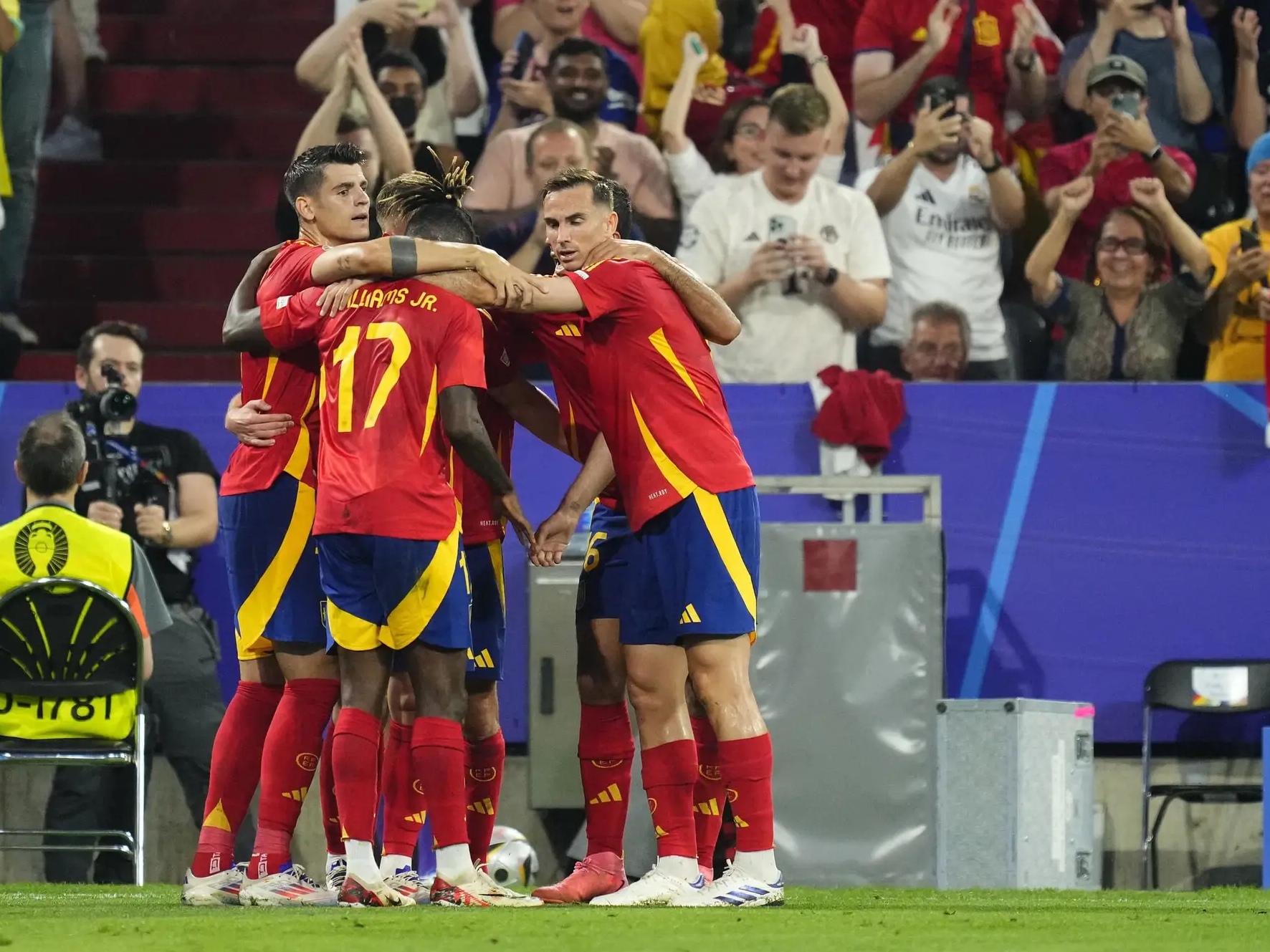 开云在线直播-精彩纷呈！欧洲杯资格赛目不暇接