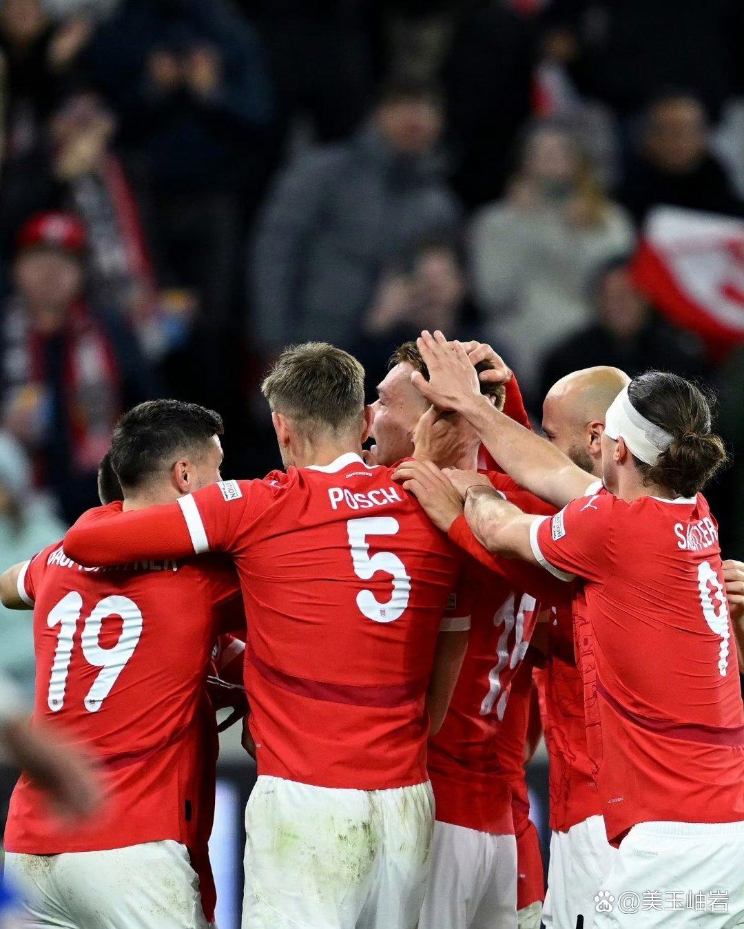 关于欧洲球迷疯狂支持本土球队，弥补观赛空缺的信息