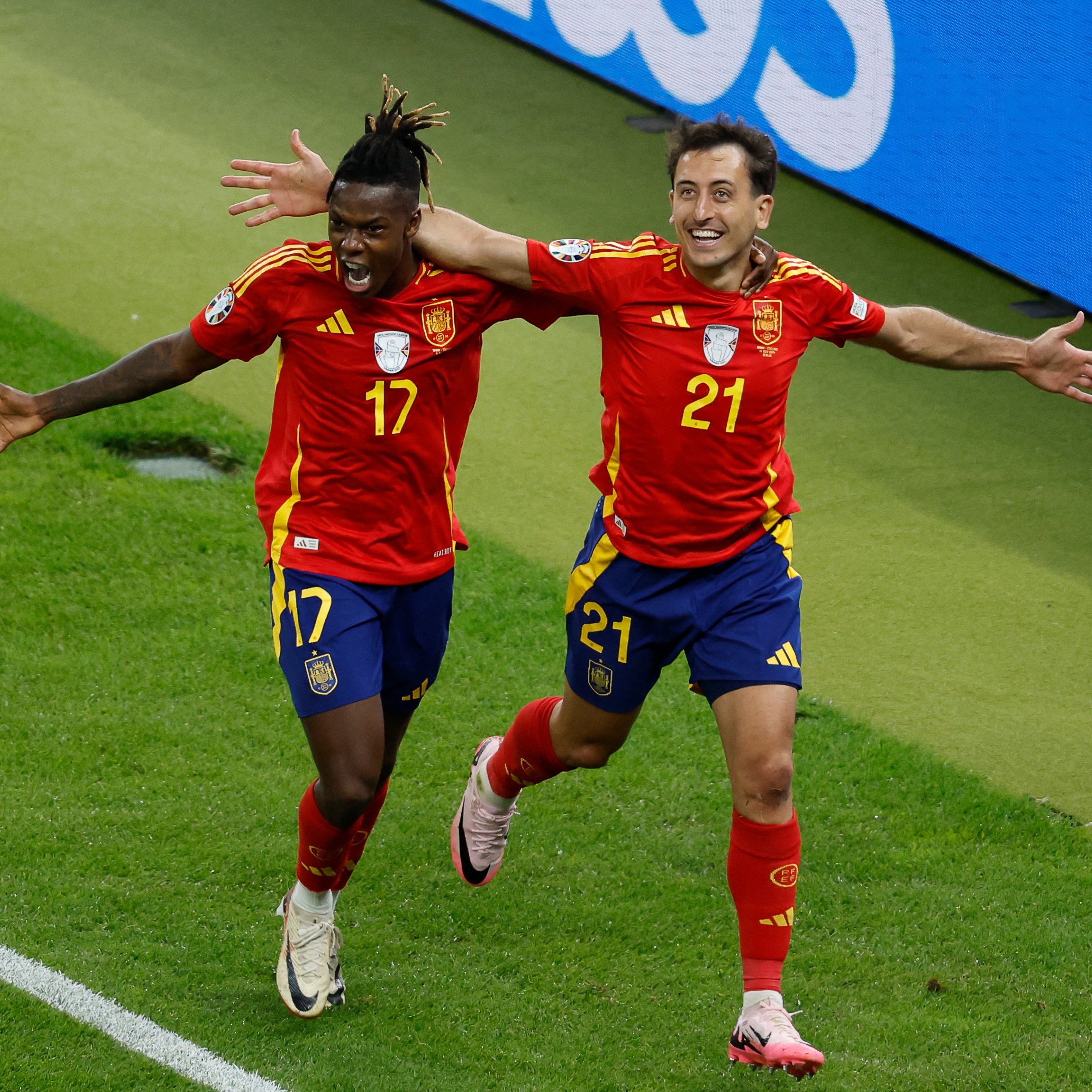 关于欧洲球迷疯狂支持本土球队，弥补观赛空缺的信息