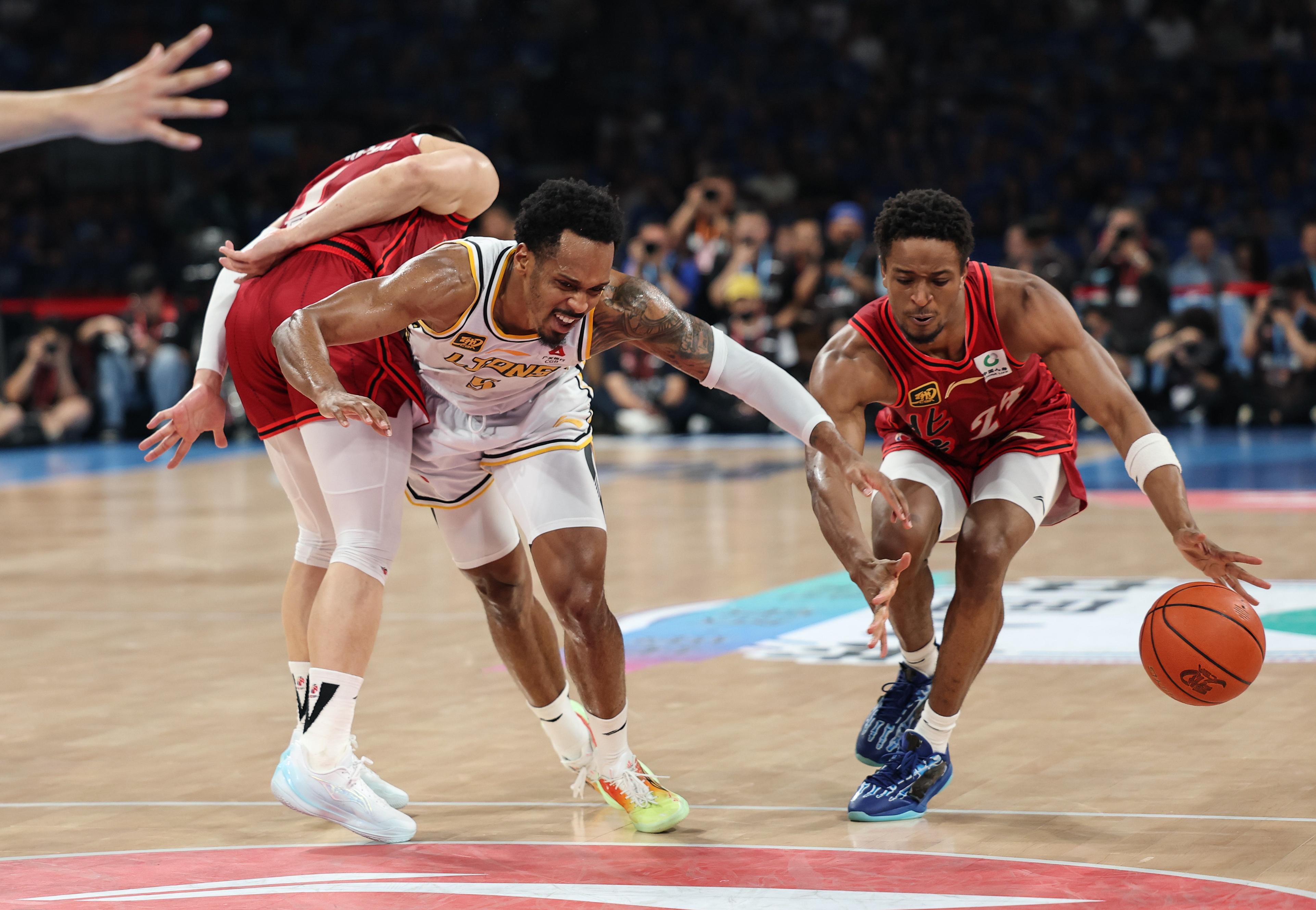 欧洲篮球联赛爆冷，新晋球队挤进前四