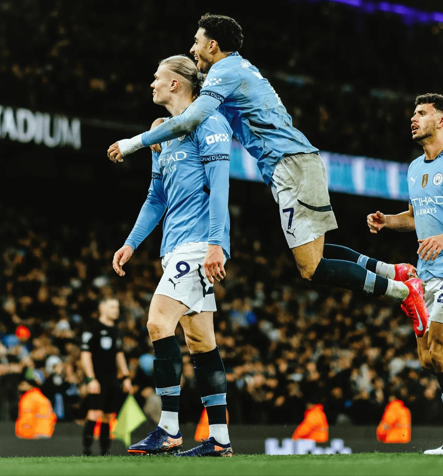 曼城击败对手，晋级联赛杯半决赛