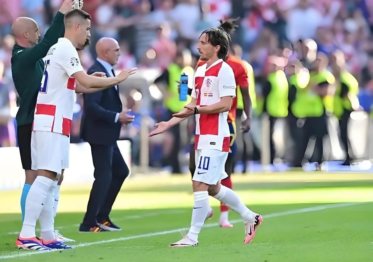 网球比赛西班牙选手力克对手