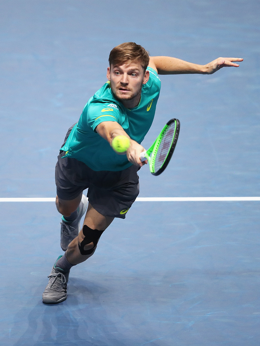 网球比赛西班牙选手力克对手