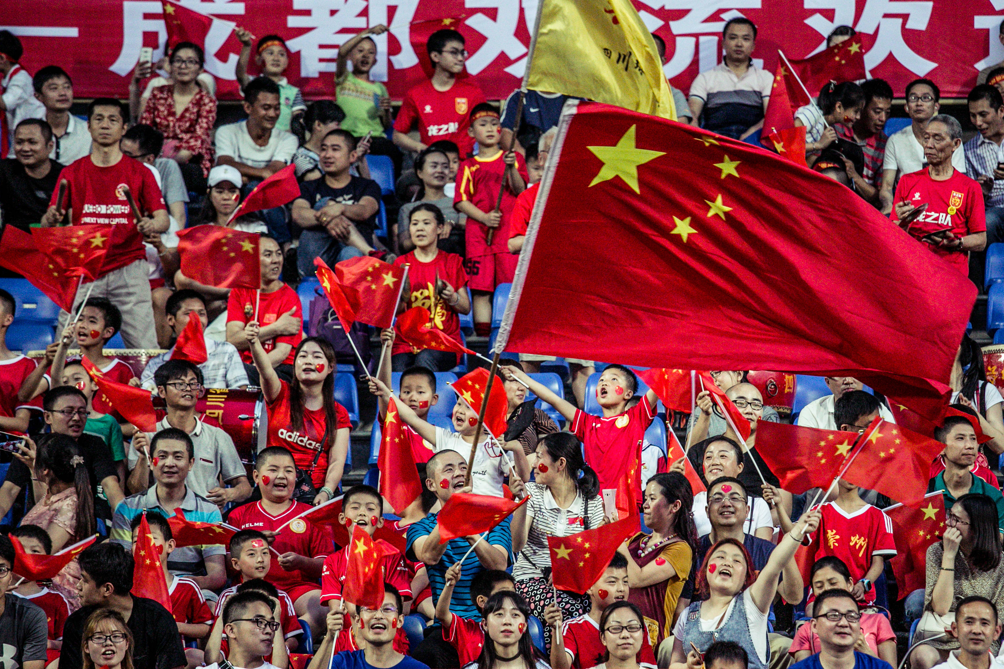 国际杯赛频传佳绩：激情澎湃球场的简单介绍