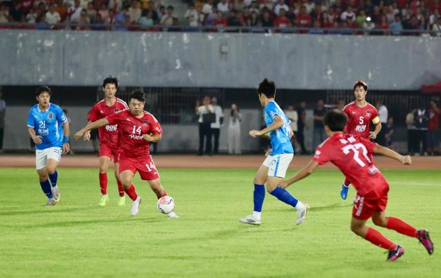 亚洲足球赛场风云激荡，球队实力角逐