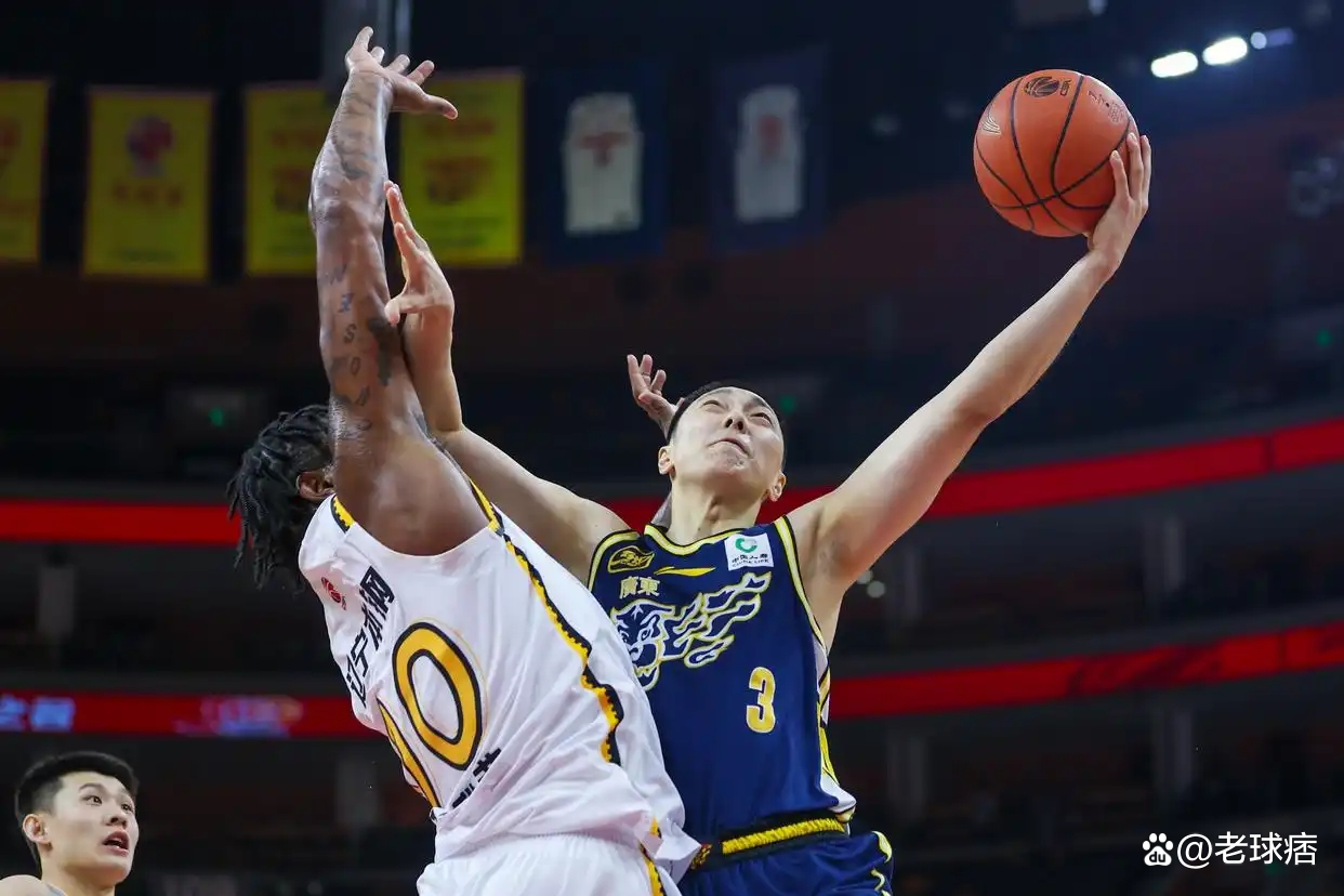 双方实力对决，比赛胜负事关重大