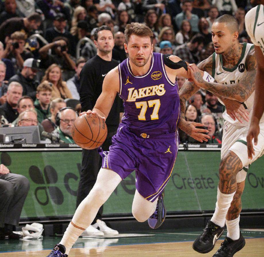 雄鹿险胜山东队,东契奇状态火热的简单介绍 雄鹿险胜山东队,东契奇状态火热的简单介绍