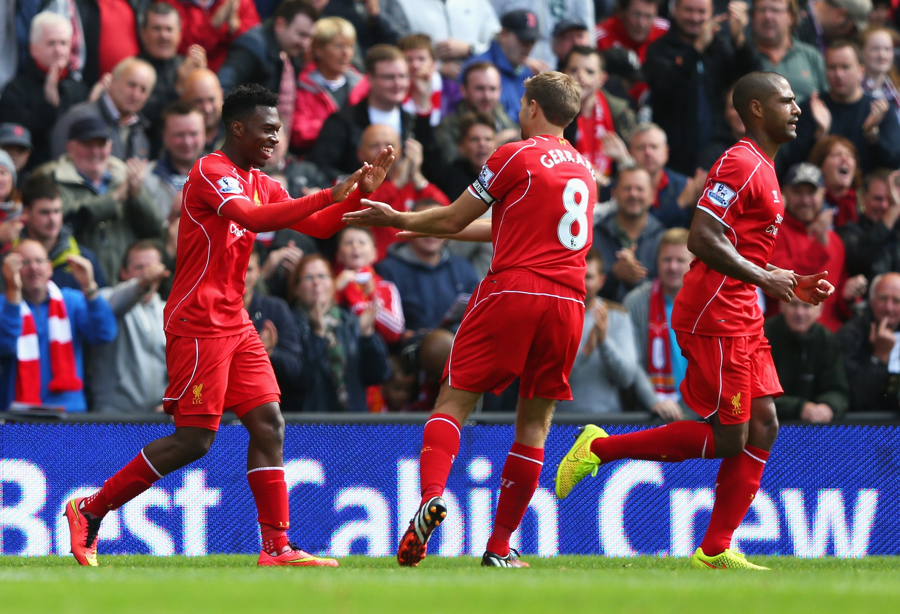 英格兰翻盘利物浦，苏亚雷斯惊艳世界