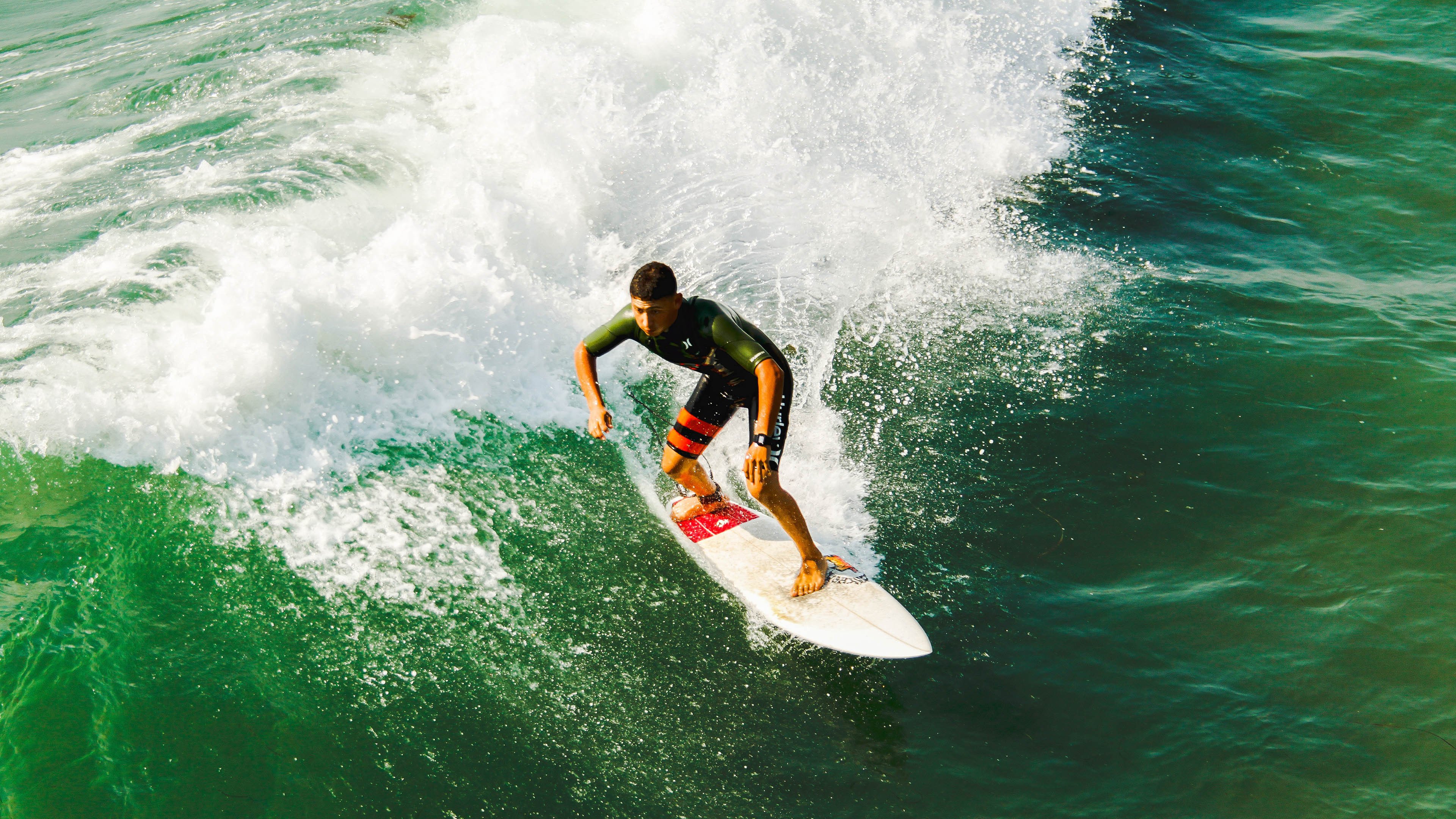 库里致命三分如蜂刺，勇士加时险胜马刺，关键先生改写剧本