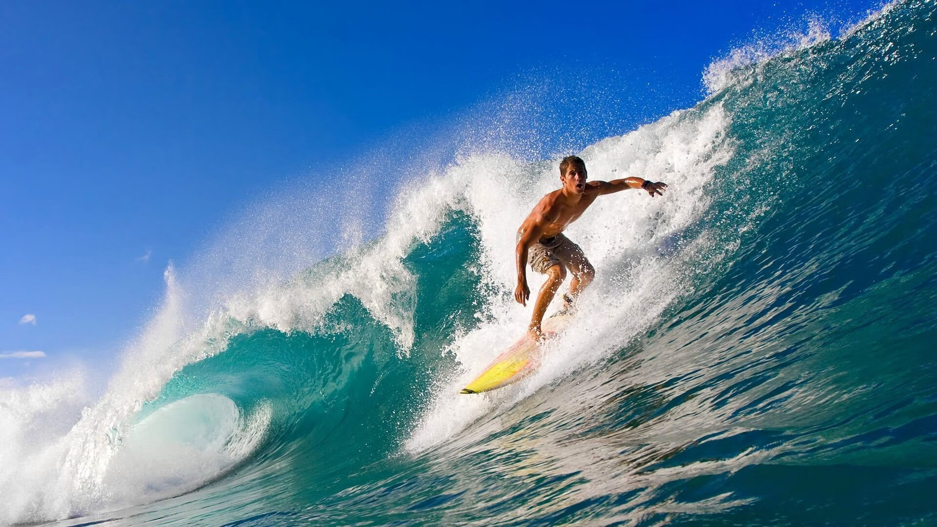 赛道上的心跳，维斯塔潘火热状态助红牛车队绝杀迈凯伦